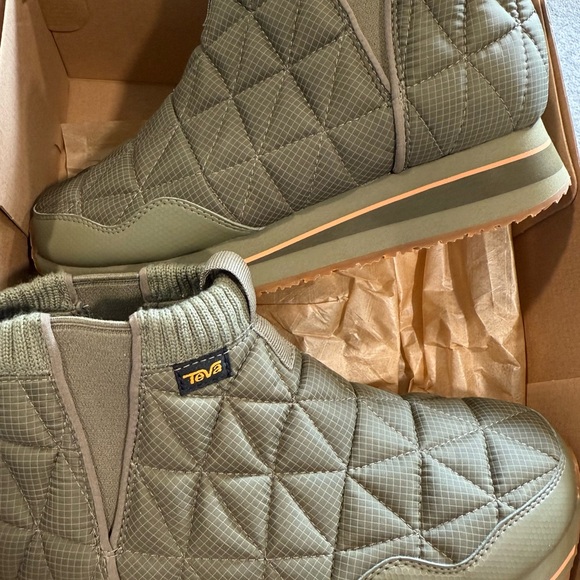 Teva Green Mid Platform Boots - Picture 2 of 7